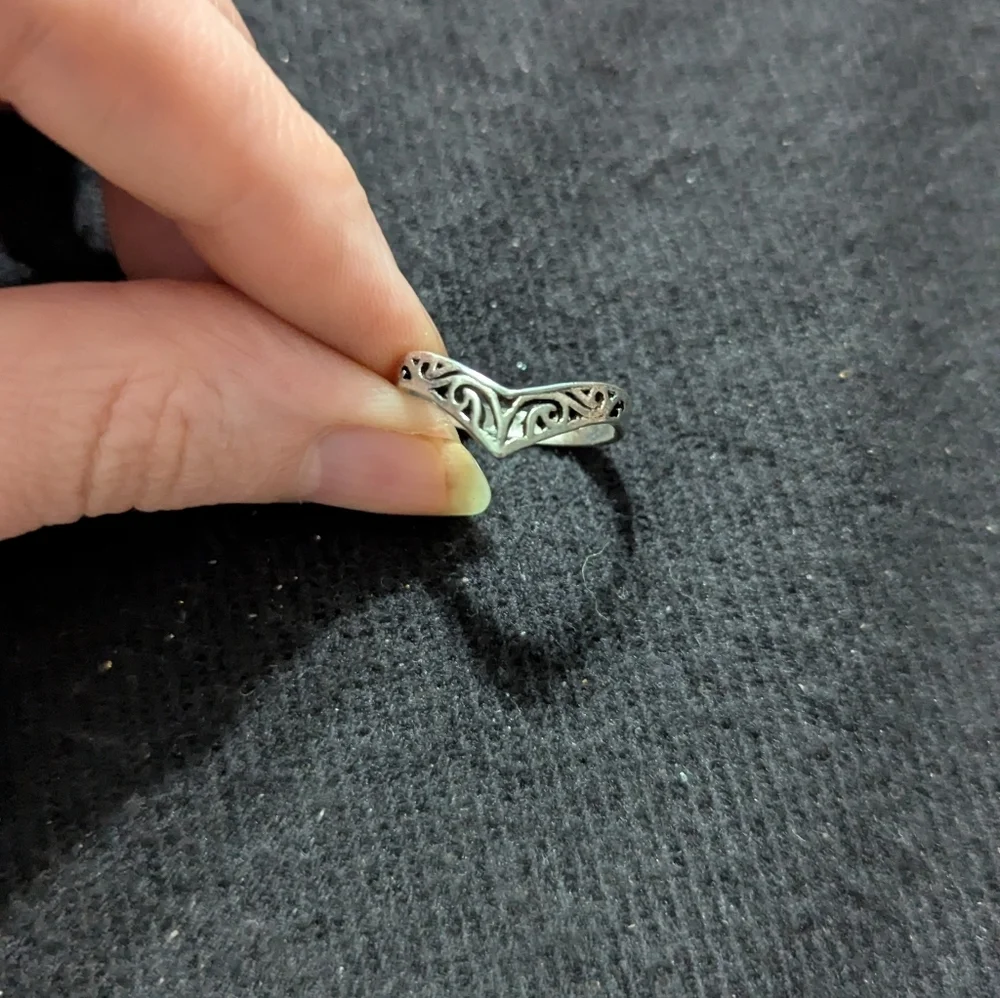 Silver Tone Filigree Chevron Dainty Delicate Statement Ring - Size 7